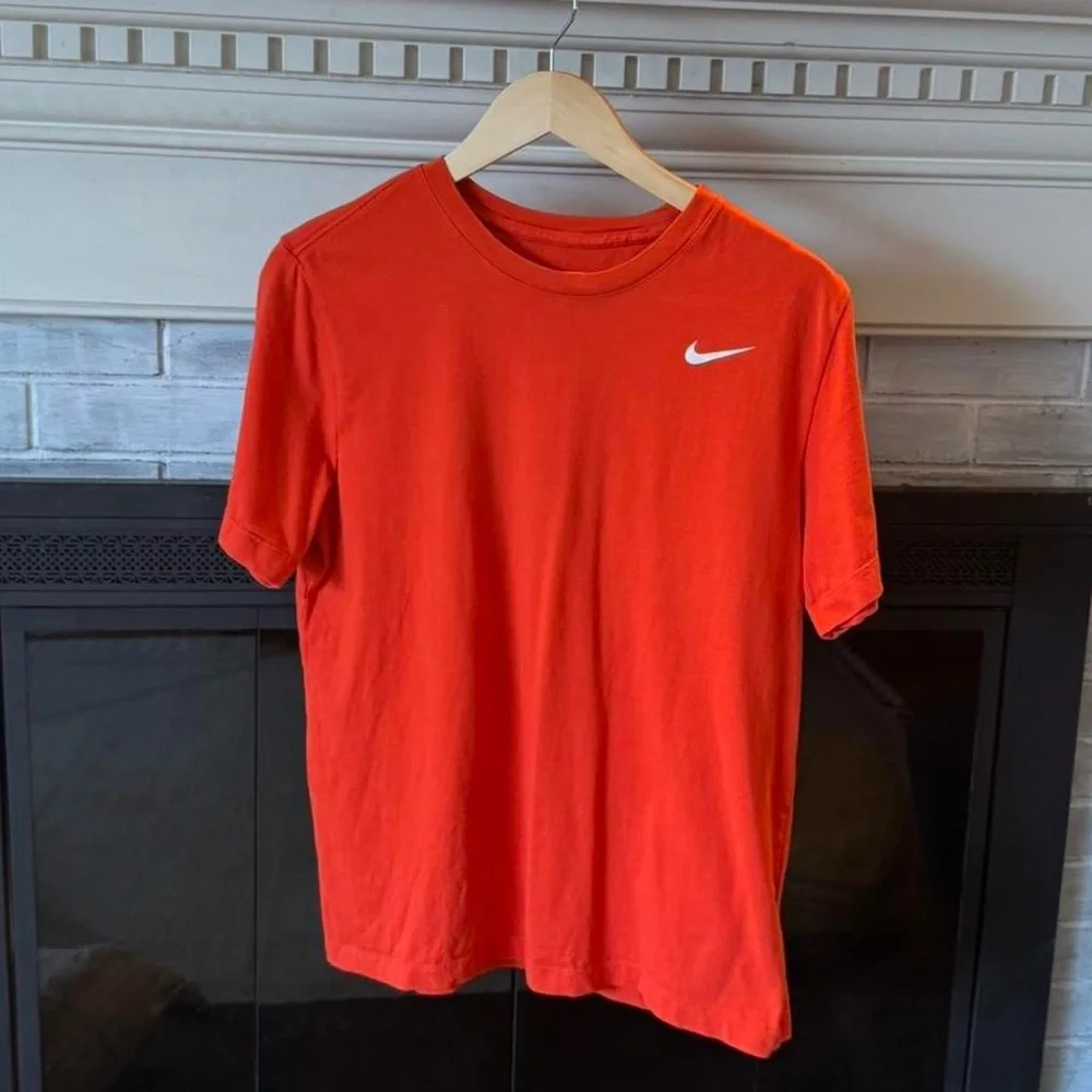 Nike Dri Fit Orange Tee Size Medium Athletic Logo Swoosh Shirt - Picture 2 of 9